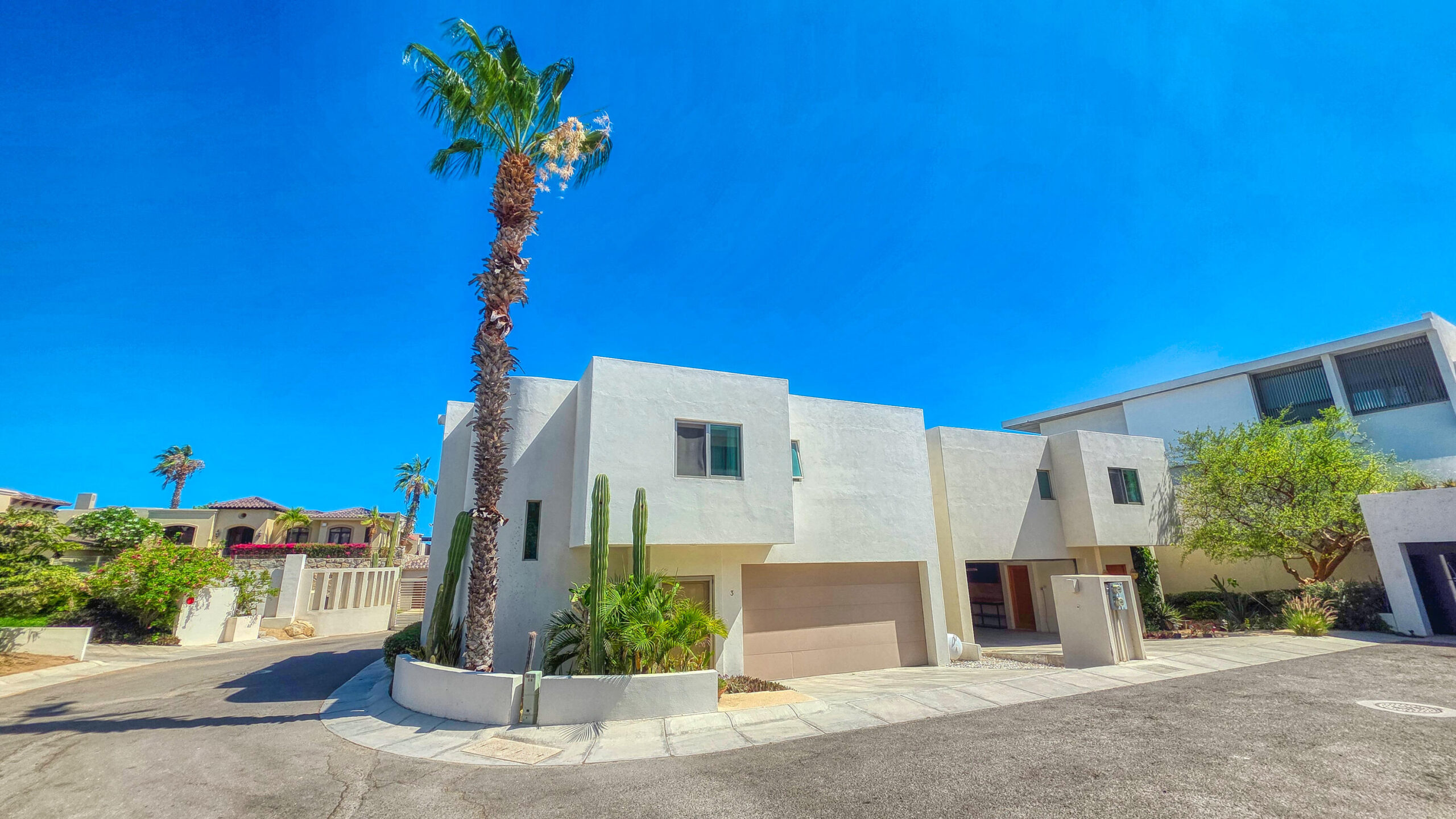 Cabo San Lucas El Progreso Some decisions are made with the heart: choosing where your family will grow is one of them. At Villa Cabo Sur, you'll find two-story homes designed for real life: three bedrooms, a family room, and parking for two cars, giving you more space and the privacy of a peaceful setting. Downstairs, an open social area welcomes family and friends. A patio and terrace invite you to slow down at sunset. Upstairs, private bedrooms offer true rest. Villa Cabo Sur isn't just a house: it's the certainty that your kids will grow up with room to play, in a home they'll always want to come back to. Hay decisiones que se toman con el corazón: elegir dónde crecerá tu familia es una de ellas.En Villa Cabo Sur encuentras casas de dos niveles pensadas para la vida real: tres recámaras, family room y estacionamiento para dos autos, con más espacio y la privacidad de un entorno tranquilo.En planta baja, un área social abierta para recibir a los tuyos. Un patio y terraza para disfrutar el atardecer. Arriba, recámaras privadas para descansar de verdad.Villa Cabo Sur no es solo una casa: es la certeza de que tus hijos crecerán con espacio para jugar y un hogar al que siempre querrán volver. – 1608 LA BARCA, Cabo San Lucas, BS
